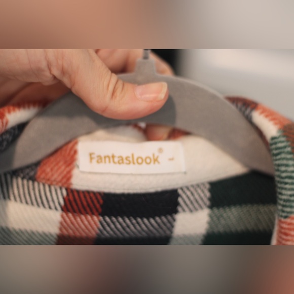 Cozy fall/winter perfect Long sleeve plaid button down Shacket style - Picture 2 of 5